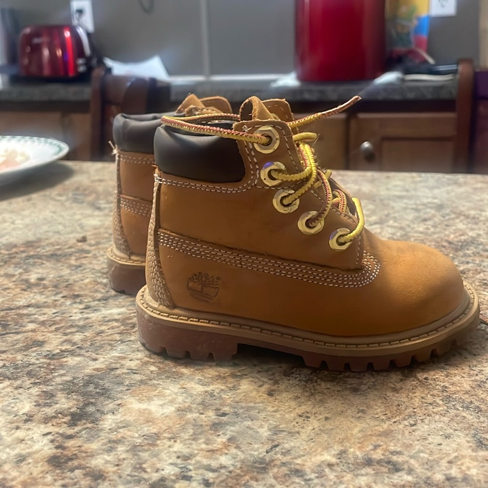 Haven’t worn but only a few times they’re in great condition!